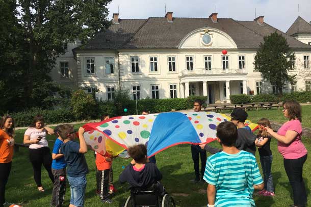 reisen-fuer-behinderte-kinder-und-jugendliche-spielen